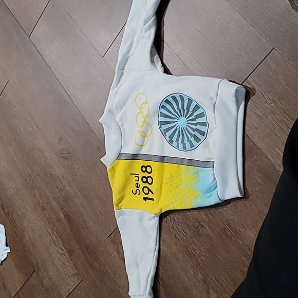 Vintage 90's Sweatshirt - Picture 2 of 5